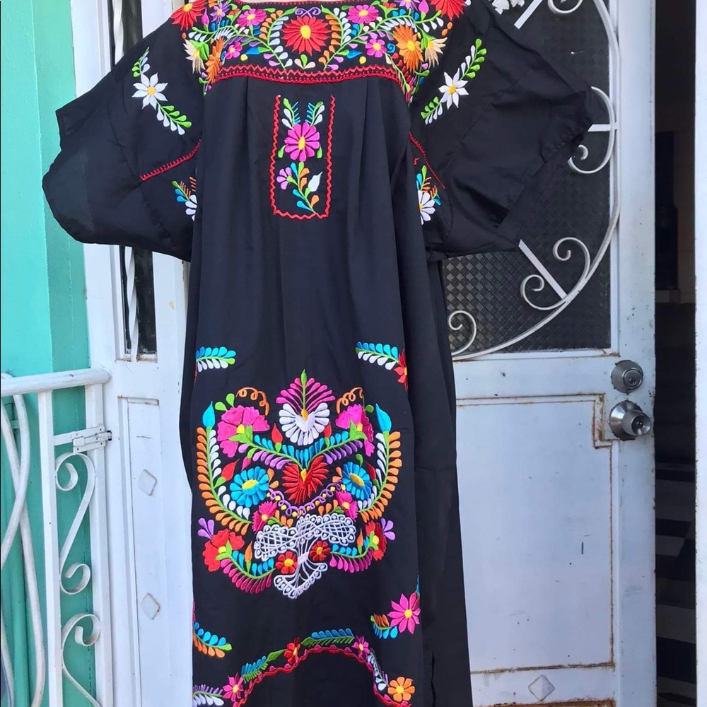 Beautiful Mexica Embroidered Dress